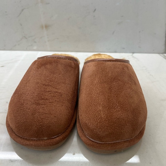 Old friend real shearling lined slippers (like ugg) size 7.5-8.5 men’s - Picture 2 of 4